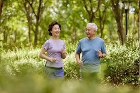 半决赛赛前为四川女篮米洛什和韩旭颁发最佳教练和常规赛MVP奖杯